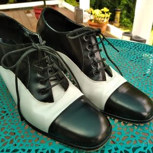 Vintage BCBG Italian Oxford shoes, 6B